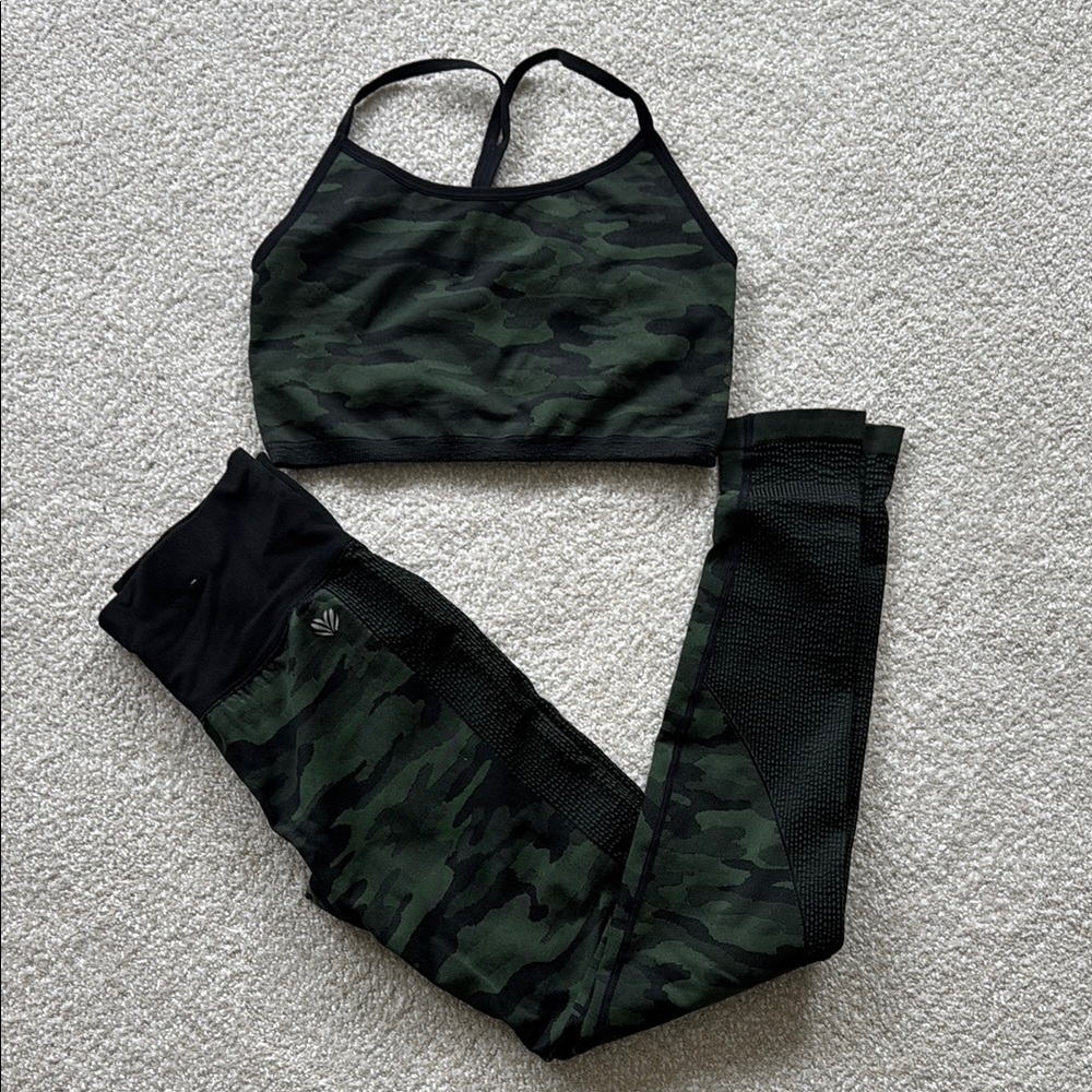 Camo Print Sports Bra and Leggings Set - Picture 5 of 11